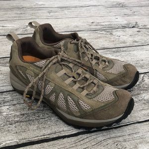 Women’s Merrell low hiking shoes, size 9